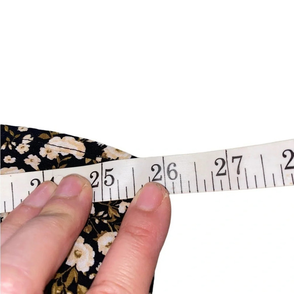 Old Navy black and cream floral tank top - Picture 9 of 11